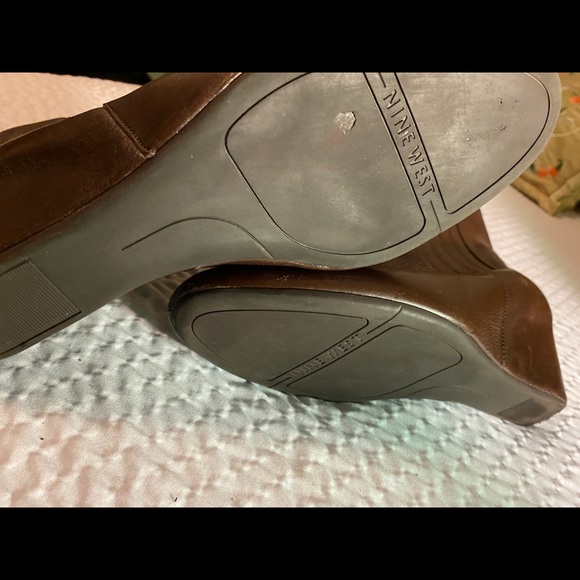 Nine West Ladies Pull On Wedge Short Boots Size 8 - Picture 3 of 3